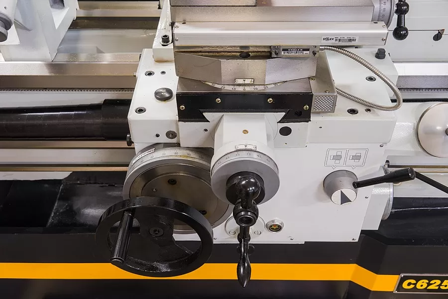 Станок токарно-винторезный STALEX C6251/2000