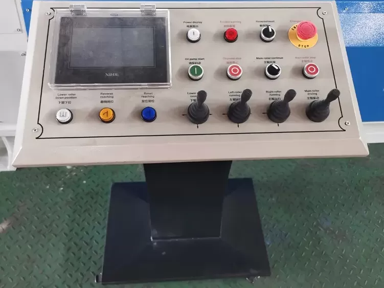 Четырехвалковый гидравлический вальцовочный станок STALEX W12-16x2000